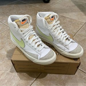 Women’s Nike Blazer mid 77’